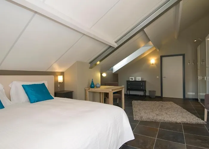 ベッド・アンド・ブレックファスト Commandeur *